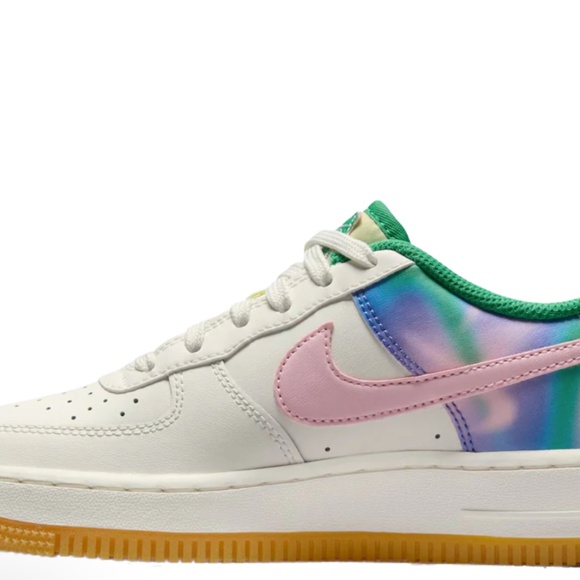 Nike Other - NEW ! Nike AIR FORCE 1 LV8 3 Big Kids’ Shoes Sz 4 Y  White/Green/Pink